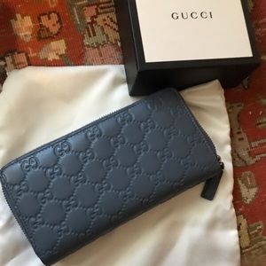 Gucci signature leather wallet